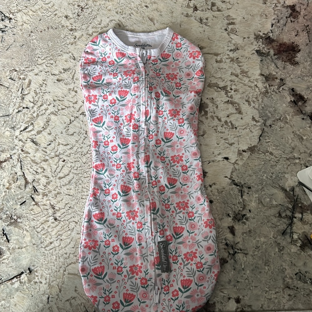 SwaddleMe - Picture 2 of 3